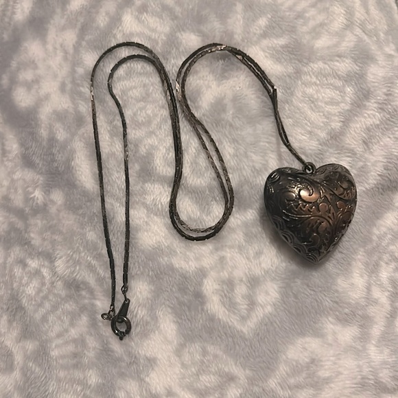 This is a bronze and black looking necklace. - Picture 1 of 5